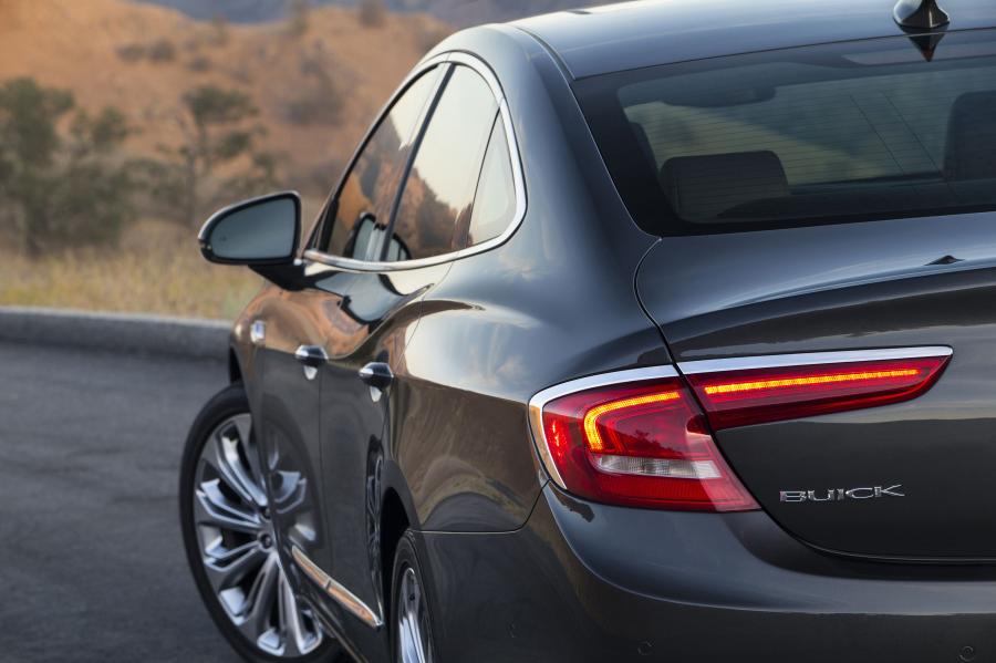 Детали экстерьера Buick LaCrosse 2016 года  (NA) (фото 34 из 36)